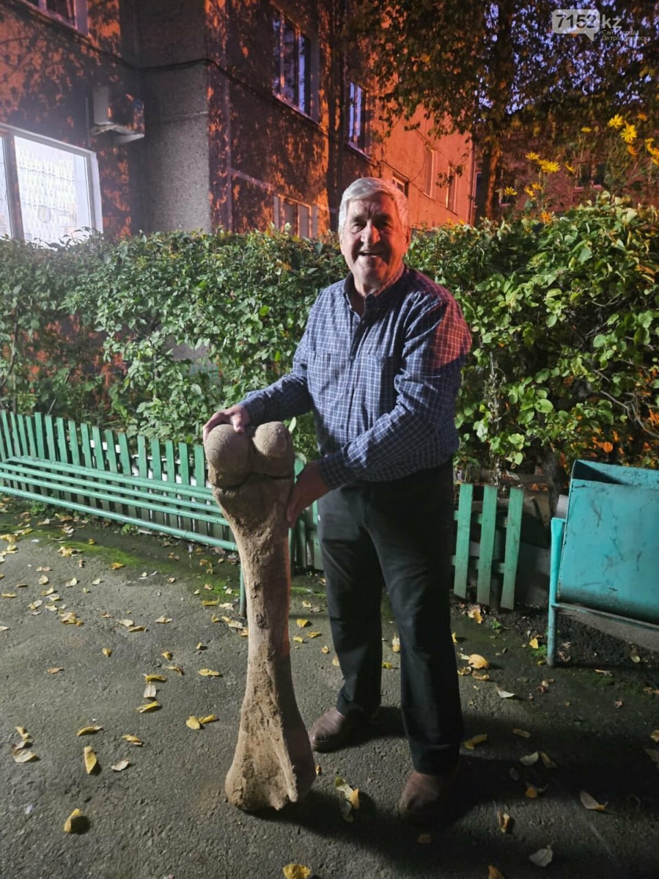 Колготкидегі секс ескі әйелдер Үлкен кеудесі бар арық жалаңаш порномодель